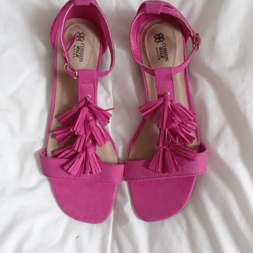 2 for 36.00 Sandals Cushion Walk by Avon Size 8